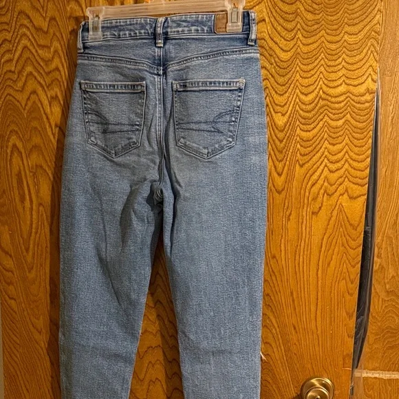 American Eagle Outfitters Women’s Mom Jean, size 0 Short - Picture 2 of 12